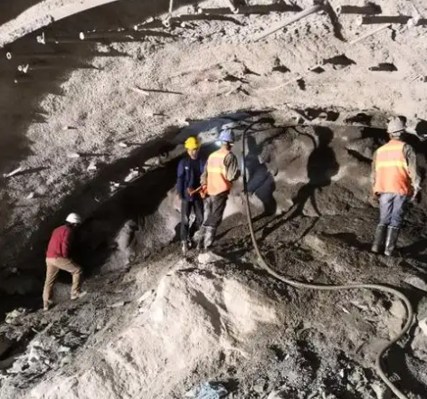 康巴什拱顶带模注浆料的施工流程及注意事项